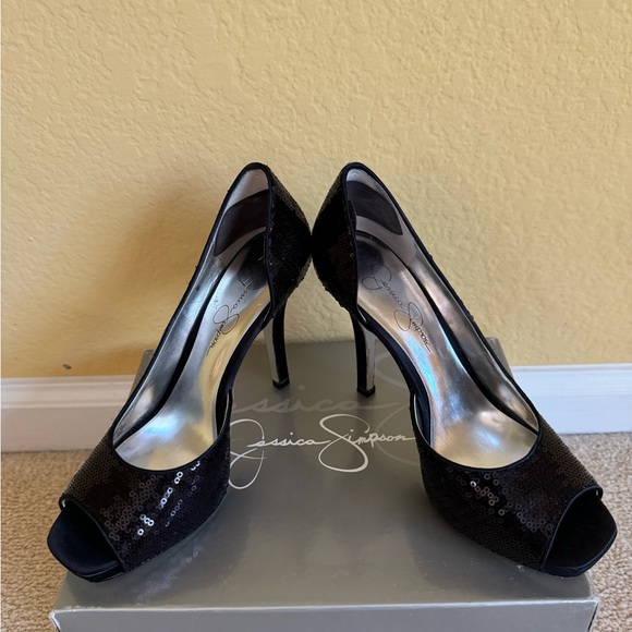 Jessica Simpson black sequin pumps. Size 7 - Picture 4 of 10